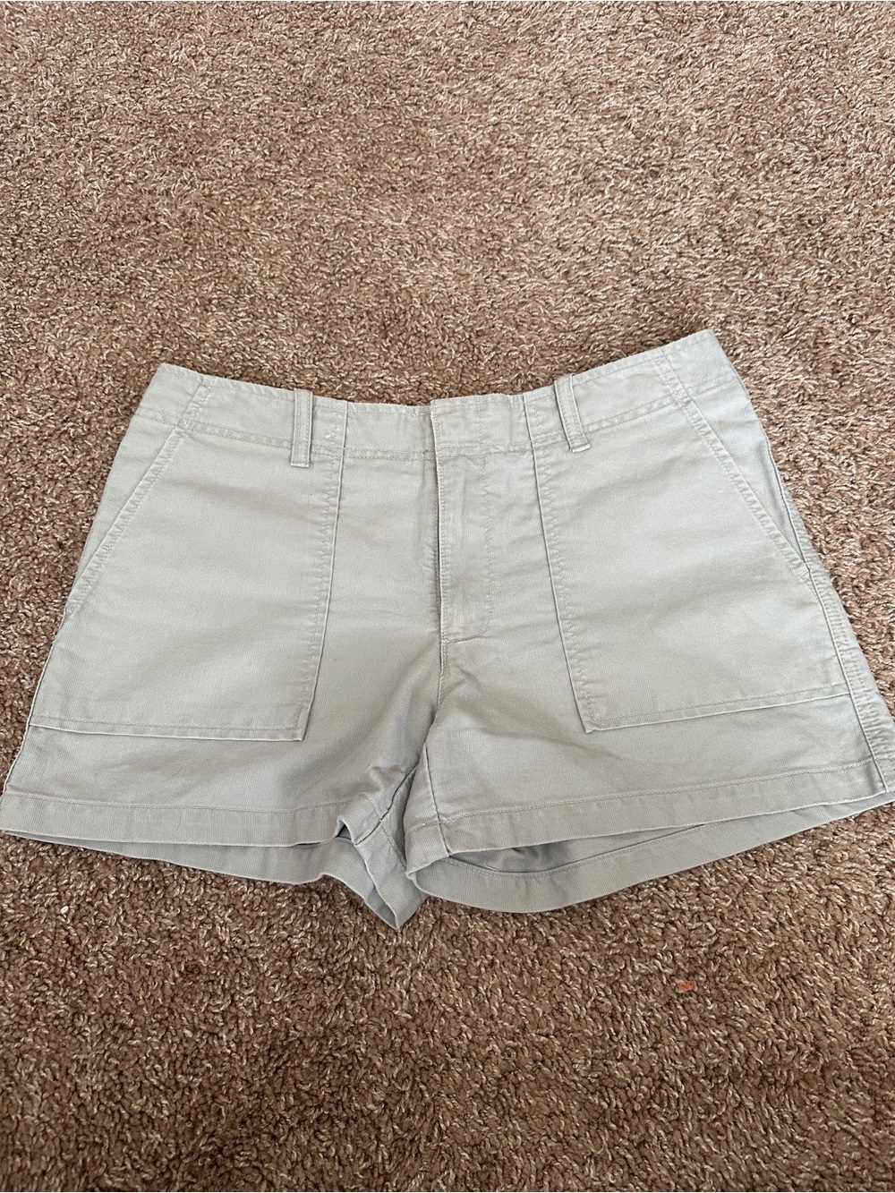 American Eagle Outfitters Women's Size 4 Chino Soft Gray Button Shorts Pockets